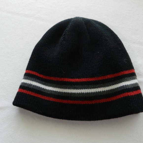 Beanie Bundle, 3 knit beanies in black, rust and reversible black/white/grey/red - Picture 8 of 10